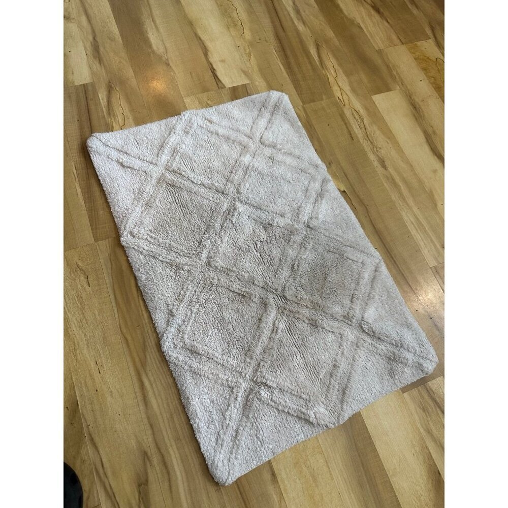 Plush Diamond Pattern Bath Mat - Picture 2 of 12